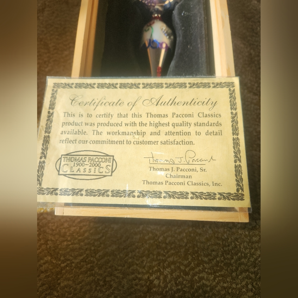 Finial Blown Glass Museum Thomas Series Tree Topper in Wooden Box - Picture 5 of 5
